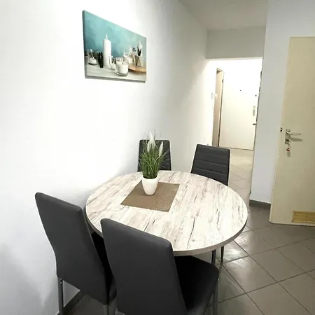 Mit Balkon In Apartment