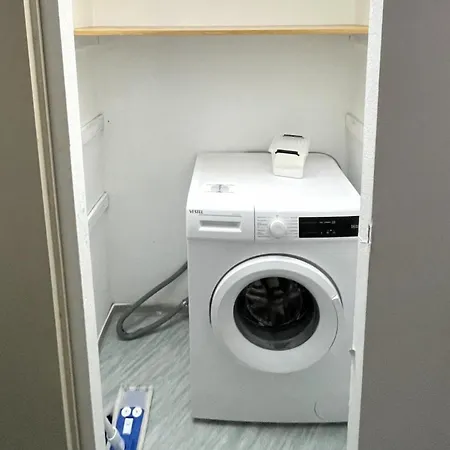 Mit Balkon In Apartment *