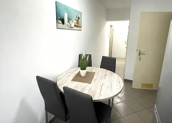 Mit Balkon In Apartment